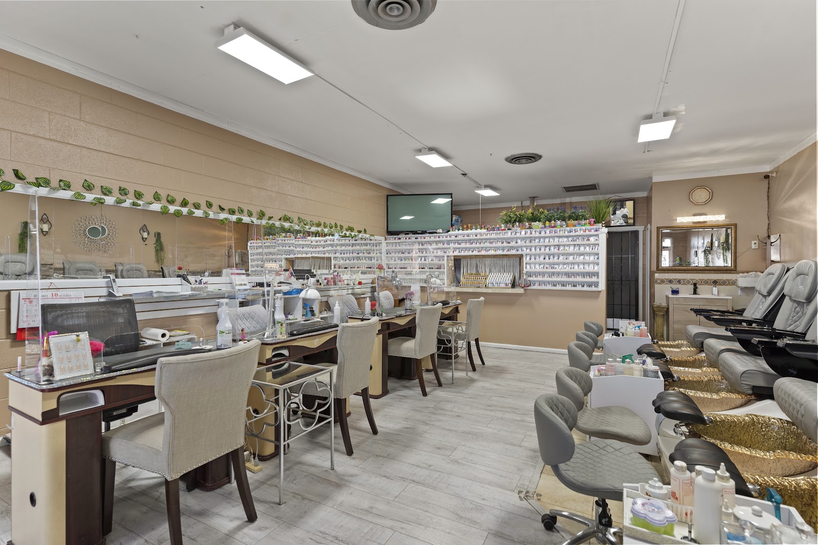 Nails Tech Spa & Lash nail photo 4
